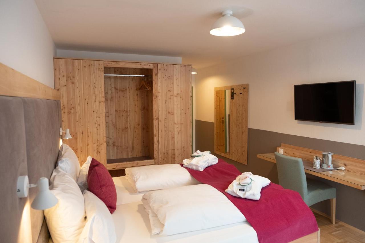 Hotel Santner Eugendorf Buitenkant foto