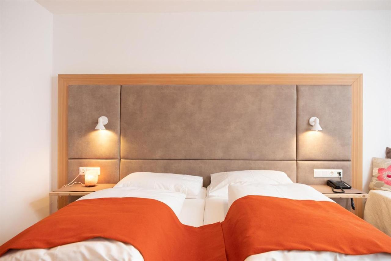 Hotel Santner Eugendorf Buitenkant foto