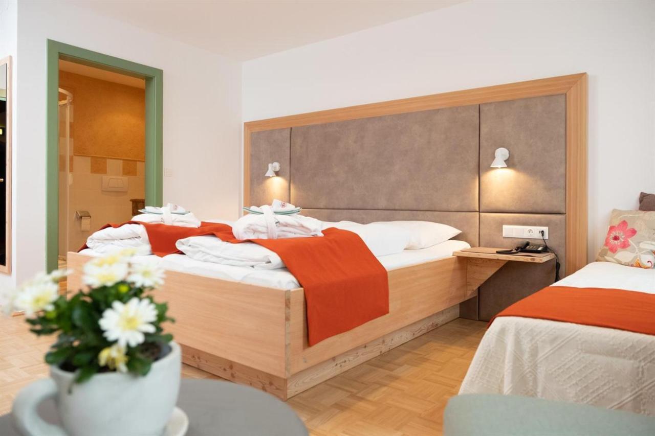 Hotel Santner Eugendorf Buitenkant foto