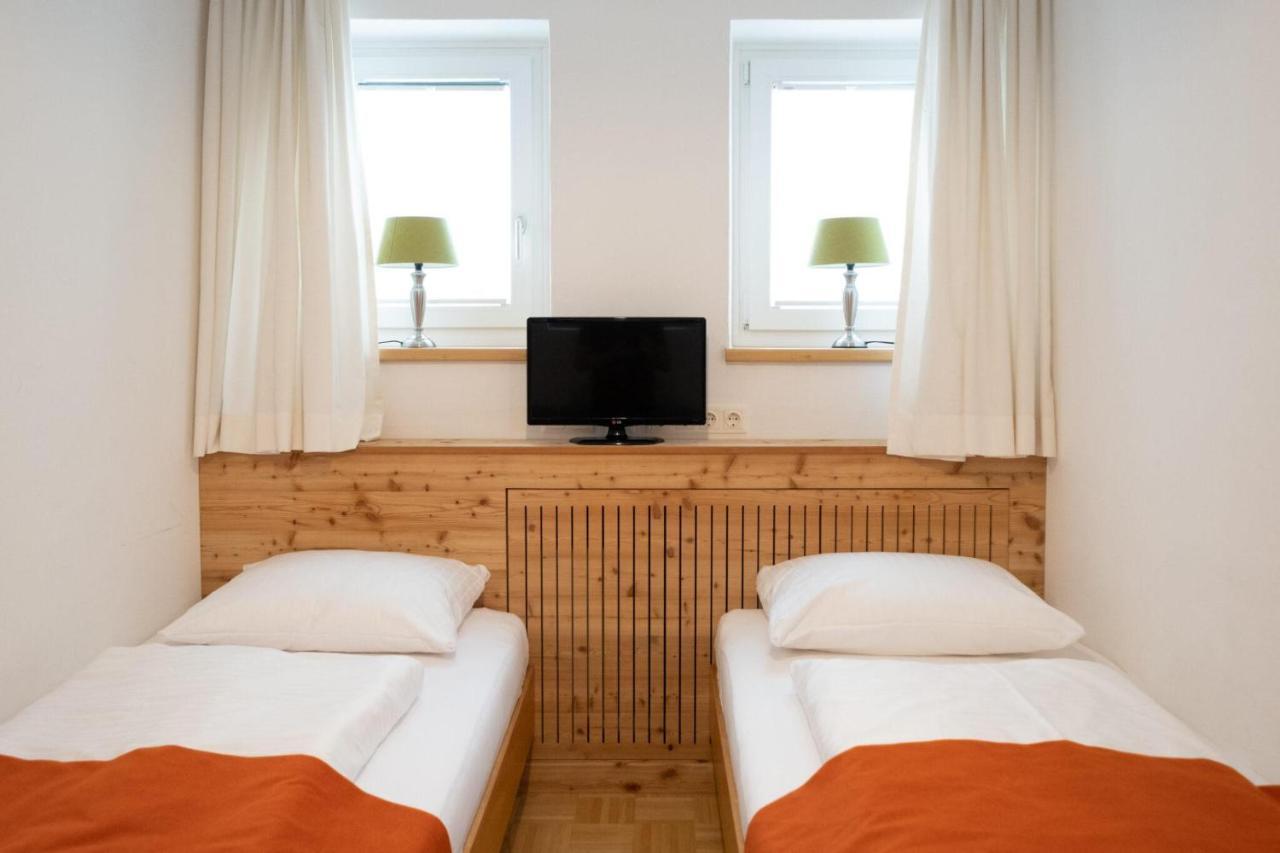 Hotel Santner Eugendorf Buitenkant foto