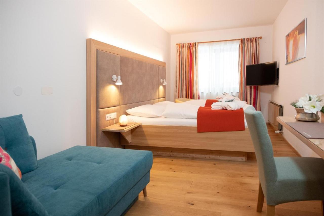 Hotel Santner Eugendorf Buitenkant foto