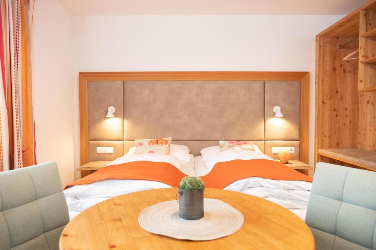 Hotel Santner Eugendorf Buitenkant foto