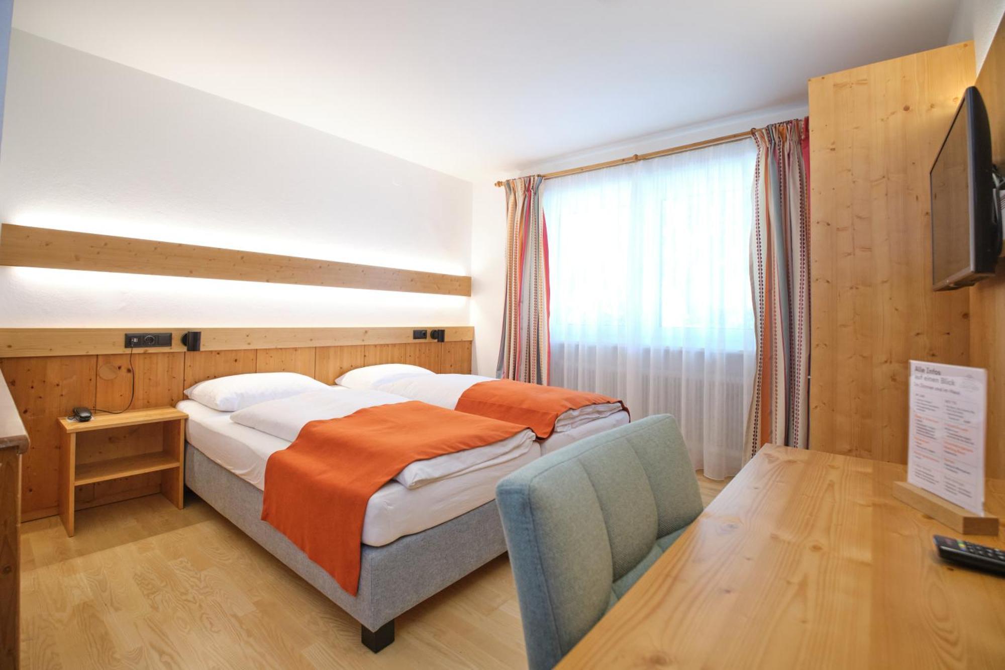 Hotel Santner Eugendorf Buitenkant foto