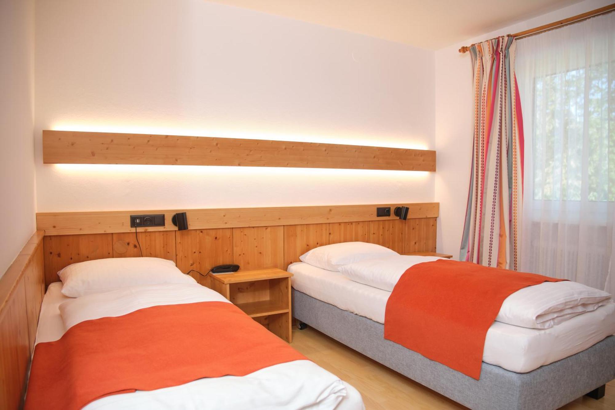 Hotel Santner Eugendorf Buitenkant foto