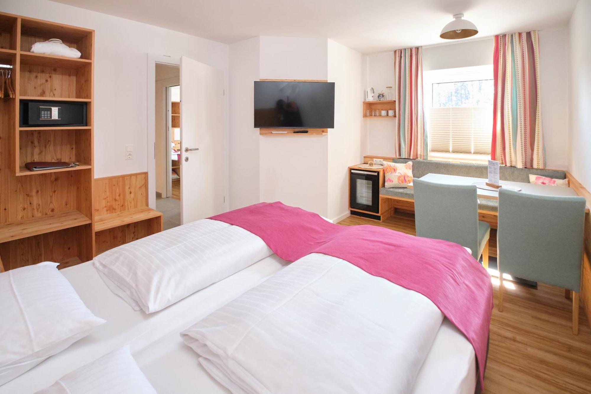 Hotel Santner Eugendorf Buitenkant foto